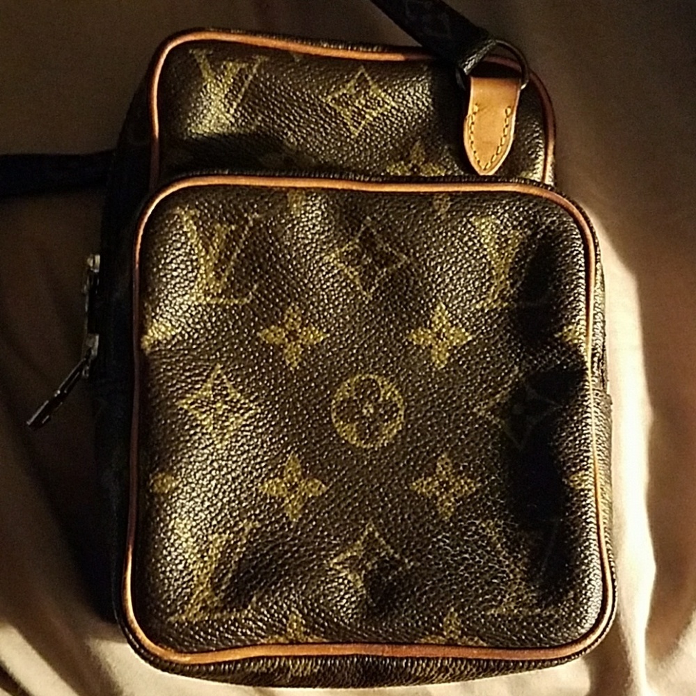 Authentic Louis Vuitton Monogram Crossbody handbag